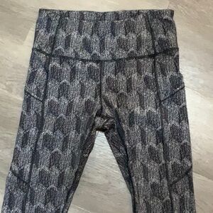 Ladies O2 Brand Yoga Pants with side pockets.  Soft - worn once!  No lab…